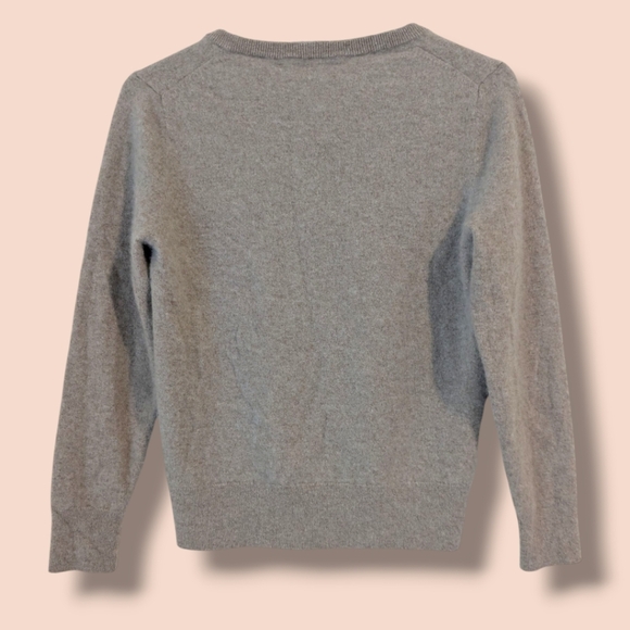 Quince Oatmeal Beige 100% Mongolian Cashmere V-Neck Sweater Classic Staple - Picture 3 of 9